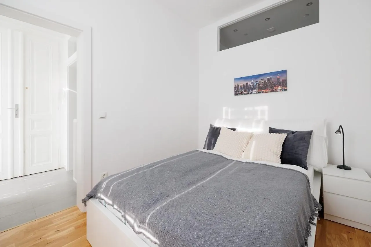 Central City Apartment - 2 Bedroom With Netflix Vienna