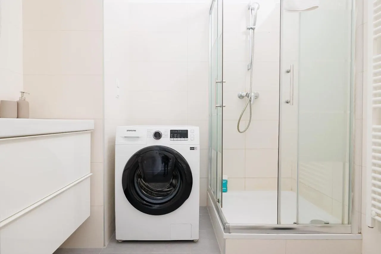 Central City Apartment - 2 Bedroom With Netflix Vienna 0*,  Austria